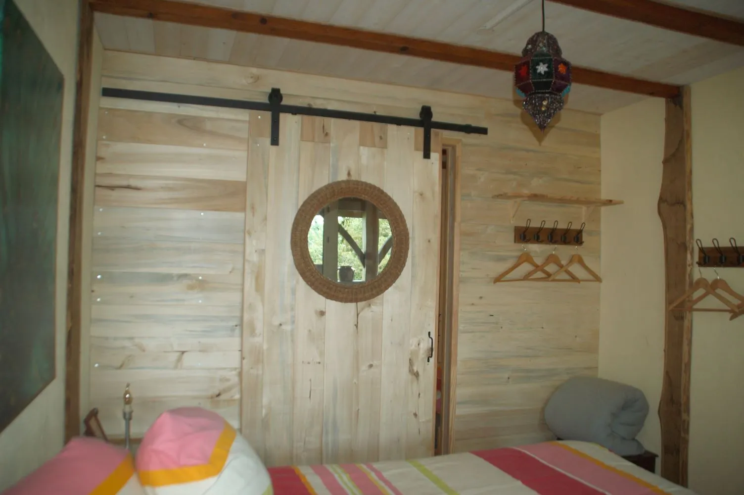 Chambre lit double gîte 1 Camping Univers Roussel