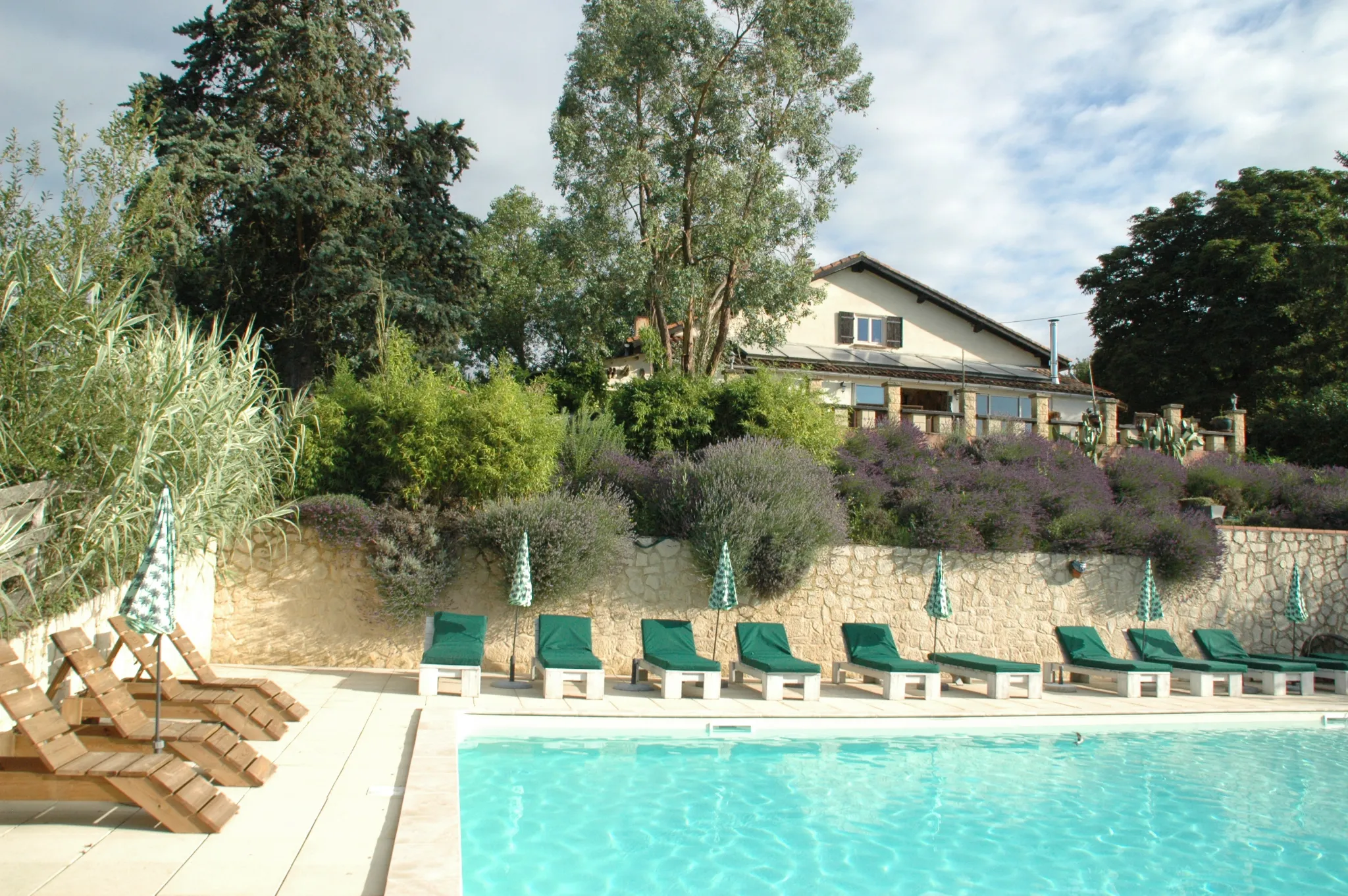 Piscine vue d'en bas camping Univers Roussel