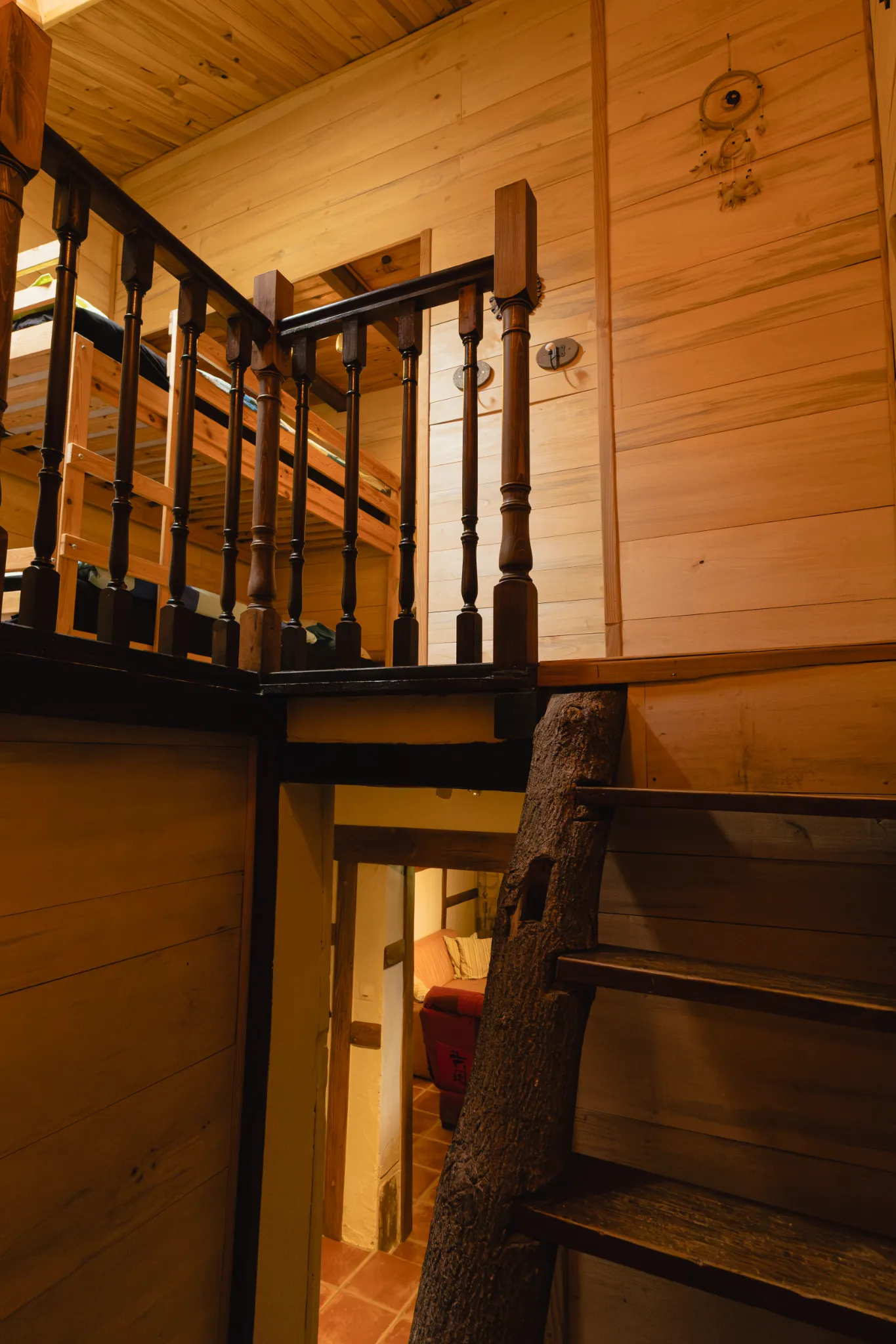 Escalier vers lits superposés gîte 5